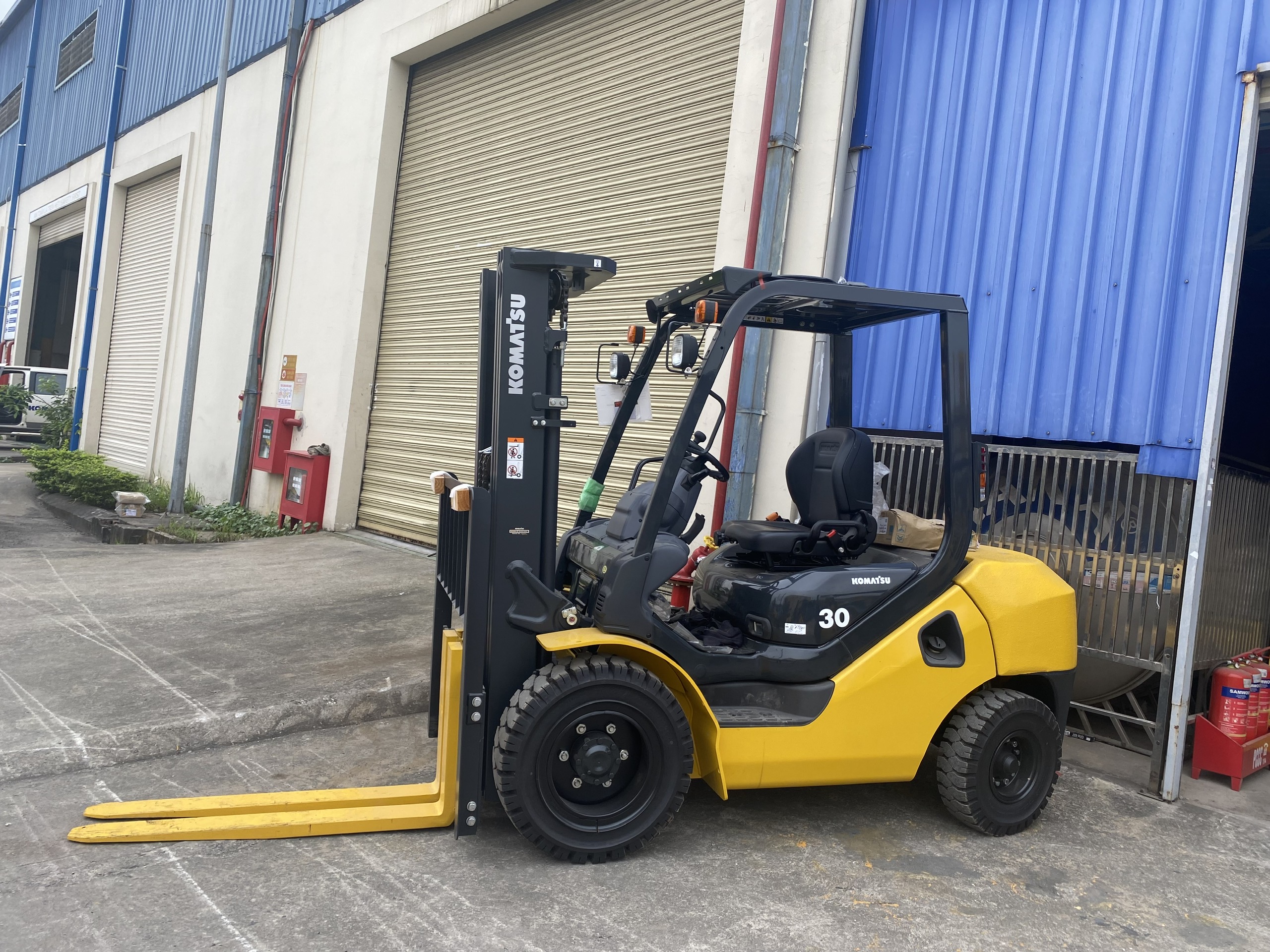 Có nên mua xe nâng Komatsu 2 tấn cũ (2)