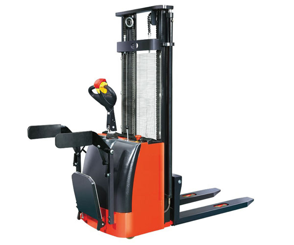 Tiết kiệm chi phí và nâng cao hiệu quả với dịch vụ bán xe nâng điện đứng lái (2)